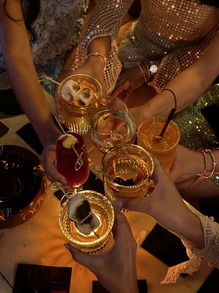 活動包場 Private Event｜朋友聚會、生日宴會與品酒會的夜間場景